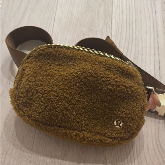 lululemon Burnt Caramel Brown Fleece Belt Bag - Picture 1 of 2